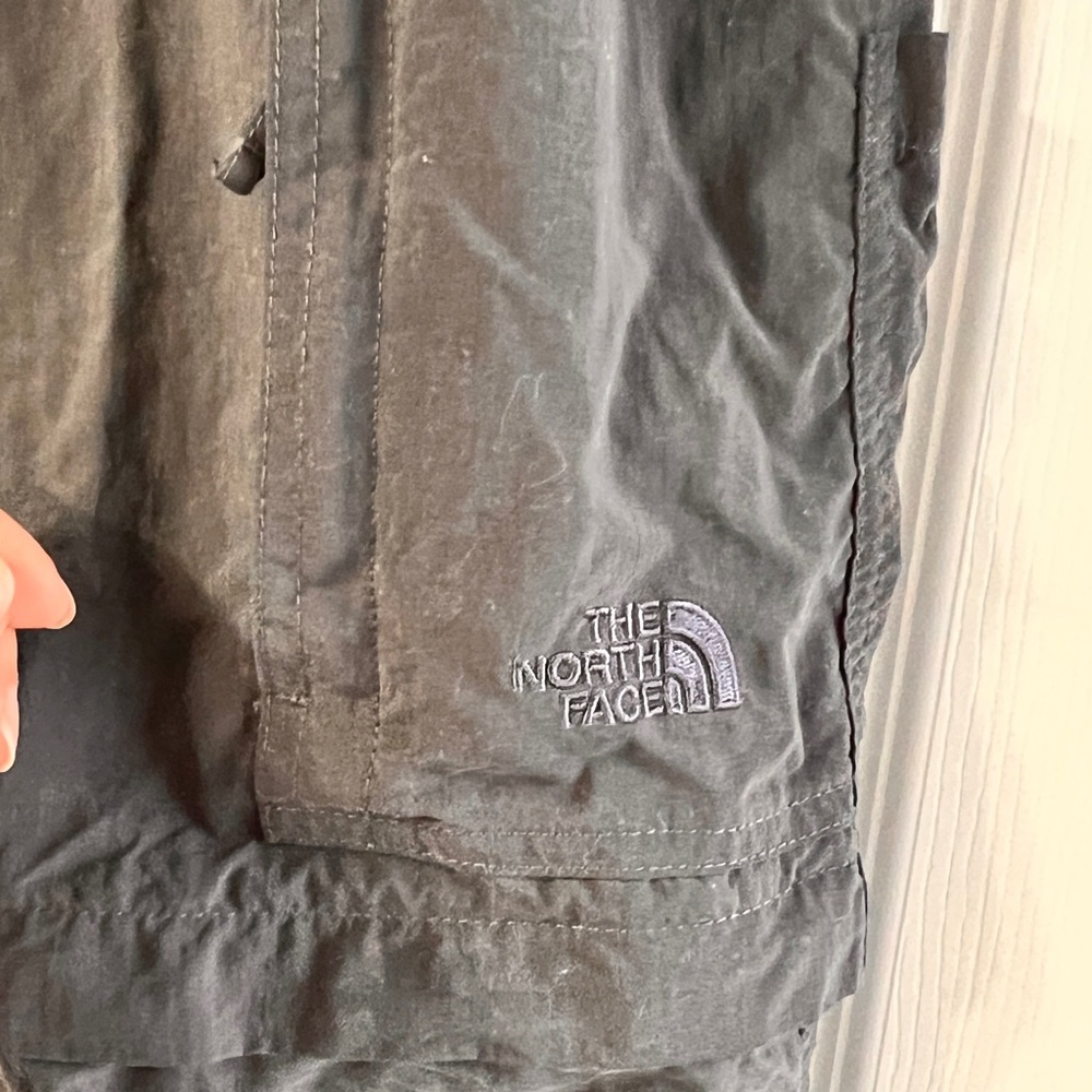 The North Face Men's Dark Gray Cargo Pants Zip- off Convertible Pants - Picture 4 of 13